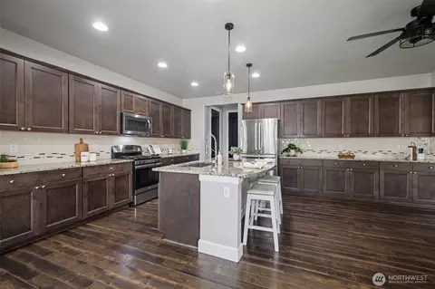 Kitchen - 207 Fielding St NE, Orting, WA 98360 photo 3 of 4
