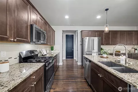 Entry Way - 207 Fielding St NE, Orting, WA 98360 photo 2 of 3
