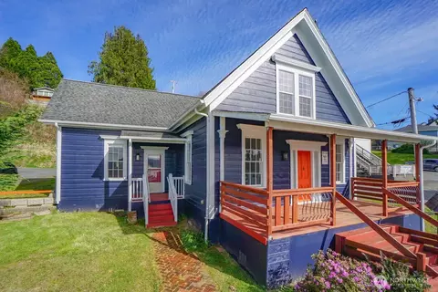 99 Main St, Cathlamet, WA 98612
