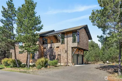 306 6th St NW, Long Beach, WA 98631