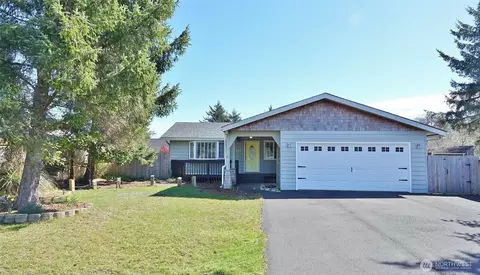 137 S Razor Clam Dr SW, Ocean Shores, WA 98569