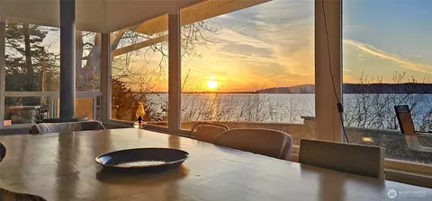 303 Arrowhead Point Ln, Camano Island, WA 98282