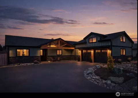 8227 Comox Rd, Blaine, WA 98230