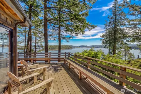5 Nelson Trl, Henry Island, WA 98250