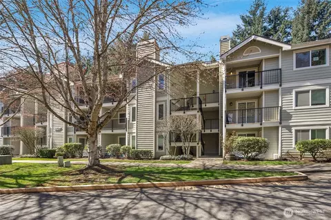 6527 200th St SW #304, Lynnwood, WA 98036