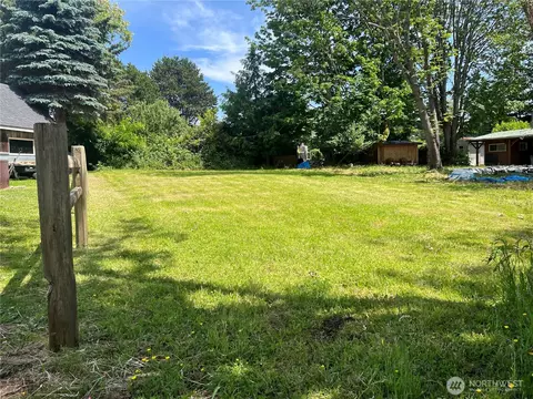 616 Mallard Ln, Point Roberts, WA 98281