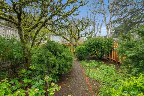 Exterior - 1204 17th Ave E, Seattle, WA 98112 photo 8 of 10