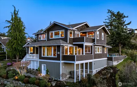 3913 W 12th St, Anacortes, WA 98221