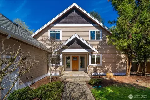 Exterior - 11028 E Riverside Dr, Bothell, WA 98011 photo 3 of 4
