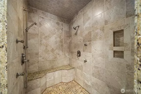 Bath - 11028 E Riverside Dr, Bothell, WA 98011 photo 5 of 6