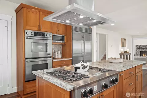 Kitchen - 11028 E Riverside Dr, Bothell, WA 98011 photo 2 of 3