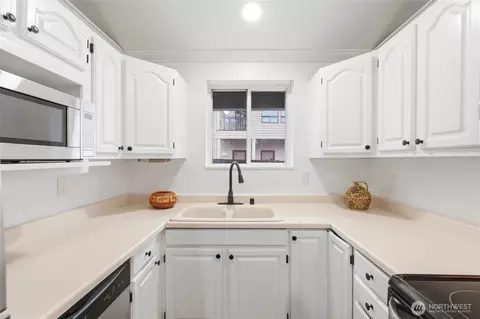 Kitchen - 5302 Wetmore Ave, Everett, WA 98203 photo 3 of 4