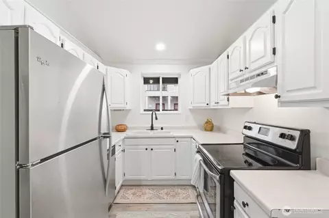 Kitchen - 5302 Wetmore Ave, Everett, WA 98203 photo 2 of 4