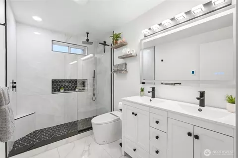 Bath - 5302 Wetmore Ave, Everett, WA 98203 photo 1 of 2