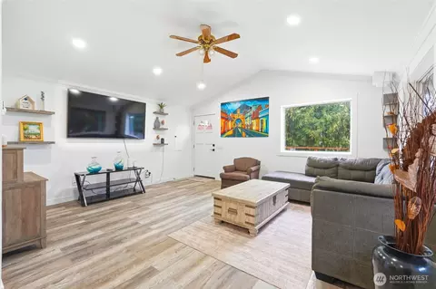 Living - 5302 Wetmore Ave, Everett, WA 98203 photo 1 of 2
