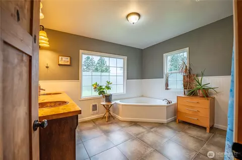 Bath - 3363 Wa 508, Onalaska, WA 98570 photo 1 of 5