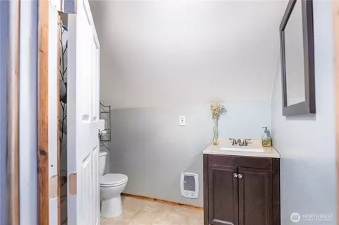 Bath - 3363 Wa 508, Onalaska, WA 98570 photo 4 of 5