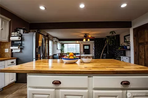 Kitchen - 3363 Wa 508, Onalaska, WA 98570 photo 3 of 3