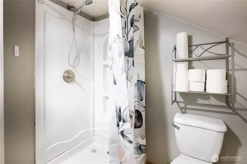Bath - 3363 Wa 508, Onalaska, WA 98570 photo 5 of 5