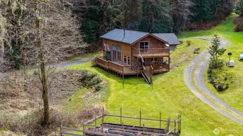 27 Olson Rd, Quinault, WA 98575