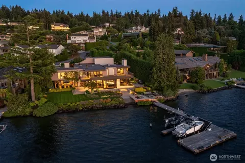 7374 SE 71st St, Mercer Island, WA 98040