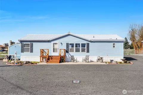 365 NE Adams Rd, Creston, WA 99117