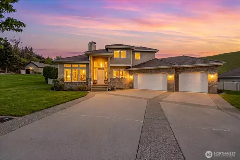 2011 Maiden Ln, Wenatchee, WA 98801