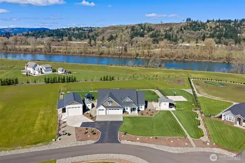 136 Klazina Ct, Woodland, WA 98674