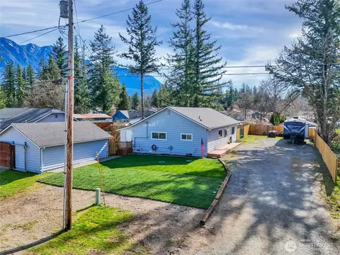 212 7th St, Gold Bar, WA 98251