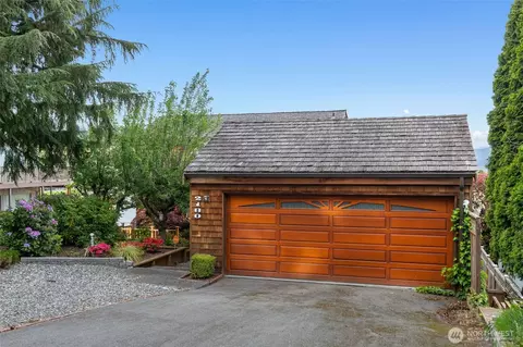 2180 Cove Dr, Oak Harbor, WA 98277