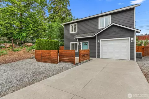 617 E Wapato Ave, Chelan, WA 98816