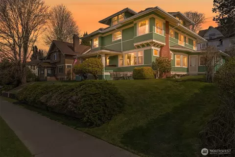 900 N N Gdn, Bellingham, WA 98225