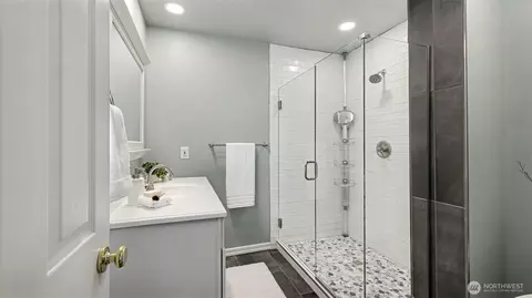Bath - 132 76th Pl SW, Everett, WA 98203 photo 1 of 5