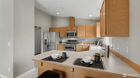 Kitchen - 132 76th Pl SW, Everett, WA 98203 photo 3 of 5