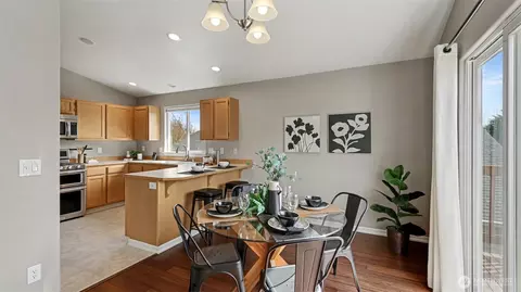 Dining - 132 76th Pl SW, Everett, WA 98203 photo 2 of 2