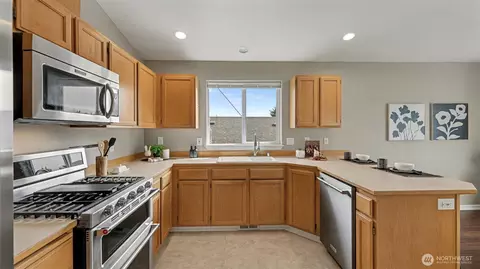 Kitchen - 132 76th Pl SW, Everett, WA 98203 photo 5 of 5