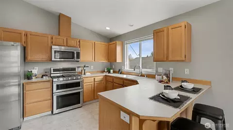 Kitchen - 132 76th Pl SW, Everett, WA 98203 photo 2 of 5