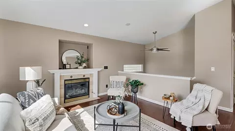 Living - 132 76th Pl SW, Everett, WA 98203 photo 4 of 7