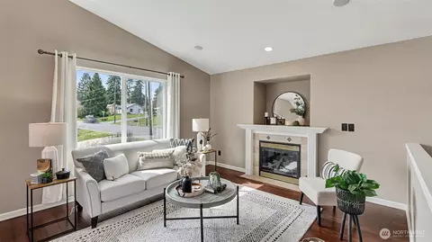 Living - 132 76th Pl SW, Everett, WA 98203 photo 2 of 7