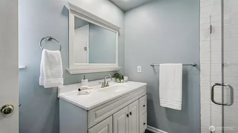 Bath - 132 76th Pl SW, Everett, WA 98203 photo 2 of 5