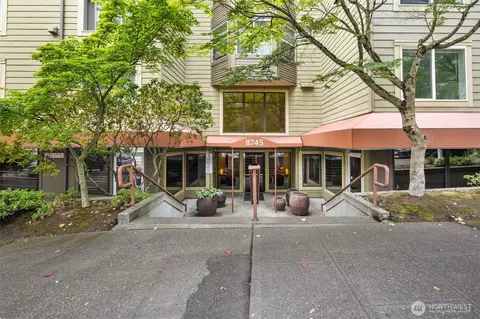 8745 Greenwood Ave N #207, Seattle, WA 98103