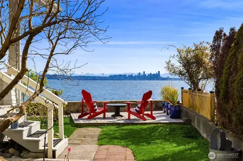 5430 Rockaway Beach Rd NE, Bainbridge Island, WA 98110