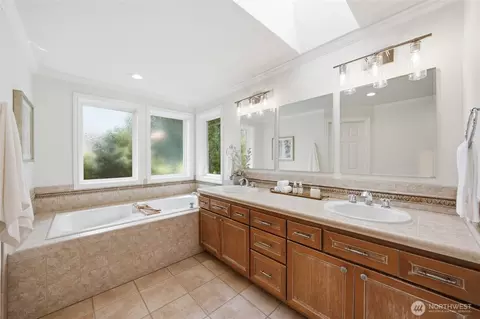 Bath - 1806 145th Pl SE, Mill Creek, WA 98012 photo 4 of 5