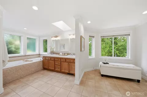Bath - 1806 145th Pl SE, Mill Creek, WA 98012 photo 3 of 5