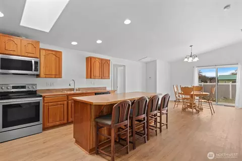 715 NE Hilltop Ave, Quincy, WA 98848