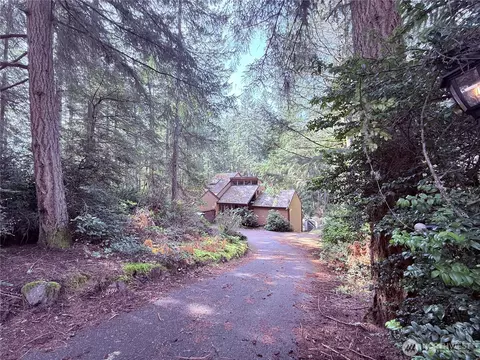 1902 Cloridini Cir NW, Gig Harbor, WA 98335