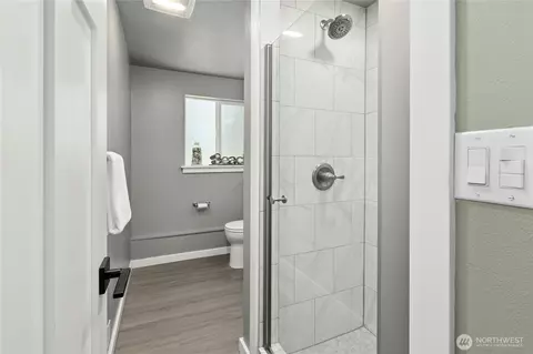 Bath - 24022 4th Pl W, Bothell, WA 98021 photo 3 of 5