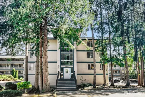 5620 5620 200th St SW #A101, Lynnwood, WA 98036