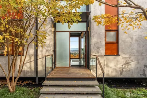 Exterior - 1527 E Howe St, Seattle, WA 98112 photo 4 of 6