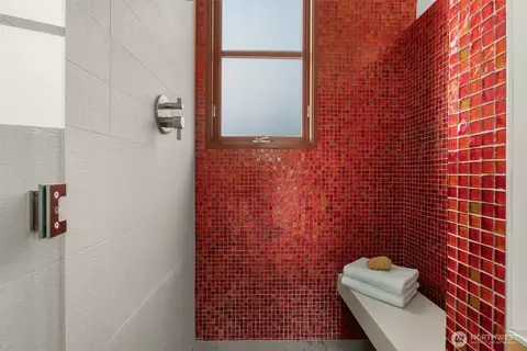 Bath - 1527 E Howe St, Seattle, WA 98112 photo 4 of 5
